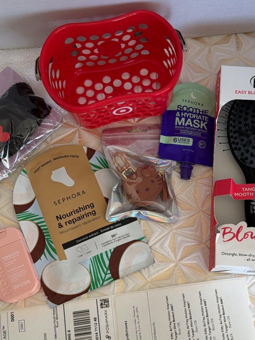 Mystery Bundle with Target Mini Basket & Hello Kitty AirTag Holder Keychain - Picture 7 of 12
